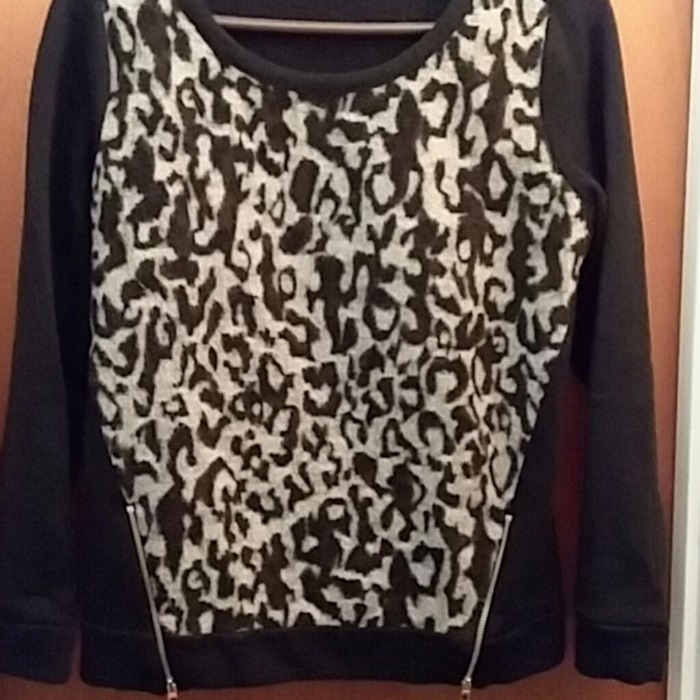 Unique Leppard Print Sweatshirt Size M